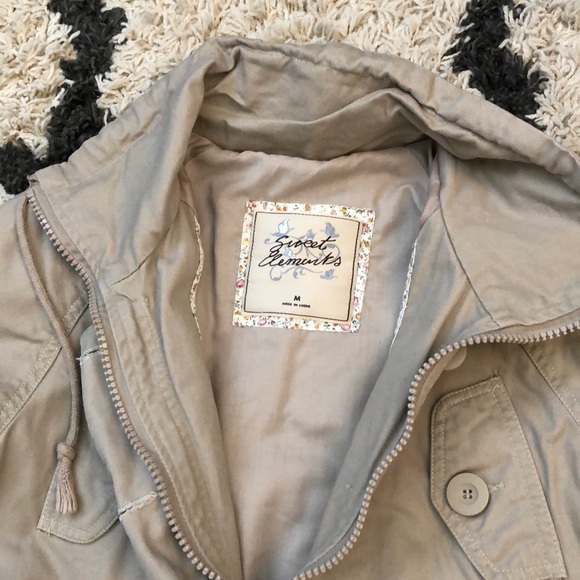 Tan jacket - Picture 2 of 3